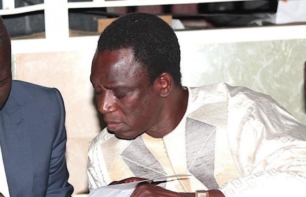Cité dans une affaire de trafic de faux billets de banque : Alioune Seck, le fils de Thione est recherché par toutes les forces de sécurité du pays