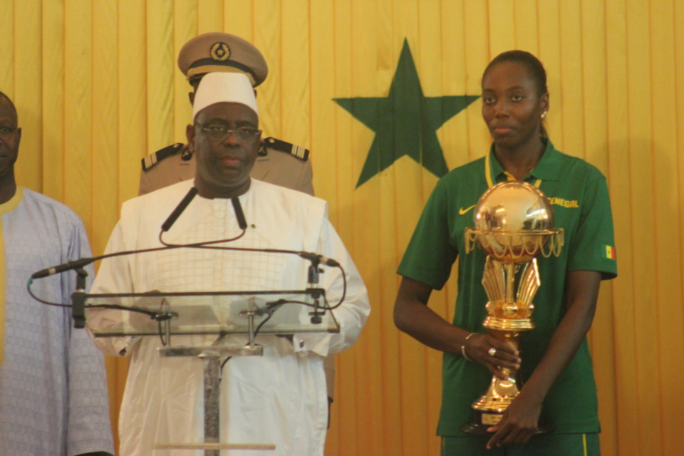 Cérémonie de réception du trophée de l'afrobasket au Palais: Macky Sall appelle les Lionnes du Basketball à être plus "conquérantes" aux JO 2016