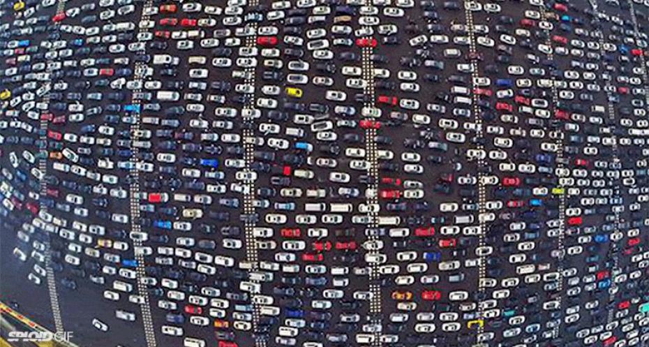 Vidéo - Regardez cet embouteillage monstre à Pékin. Hallucinant !