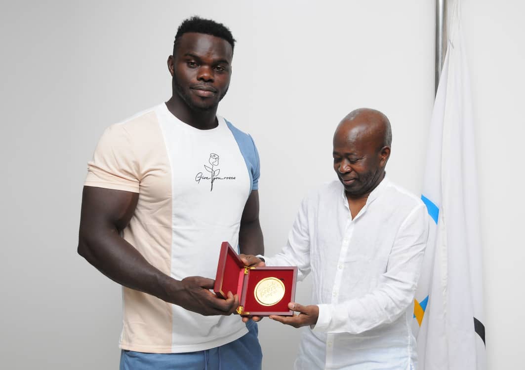Reug-Reug reçu par Diagna Ndiaye, président du comité olympique des Joj de Dakar 2026 (Photos) Reug-Reug reçu par Diagna Ndiaye, président du comité olympique des Joj de Dakar 2026 (Photos)