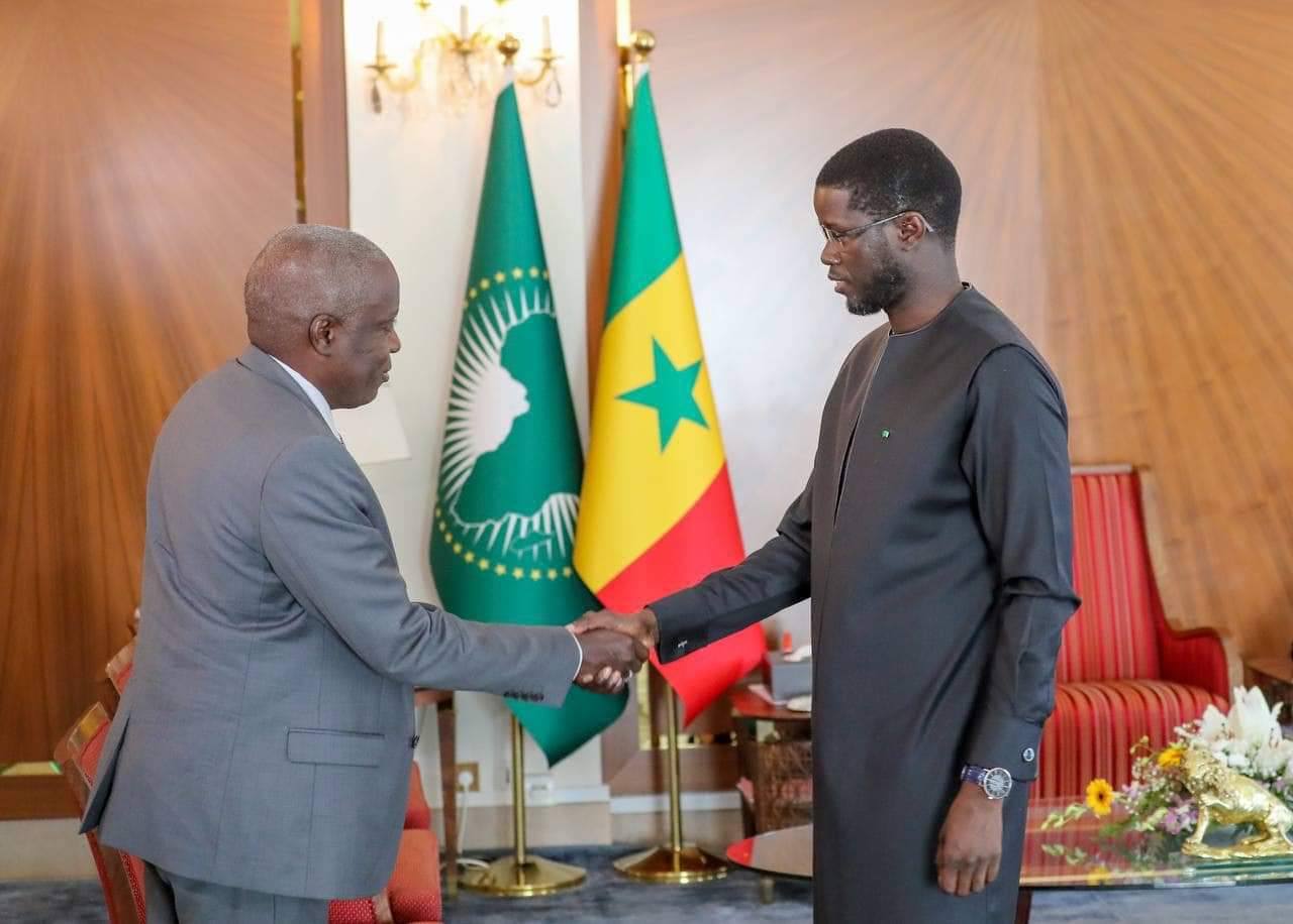 Partenariat stratégique : Le Président Faye rencontre la Société Générale Sénégal Partenariat stratégique : Le Président Faye rencontre la Société Générale Sénégal