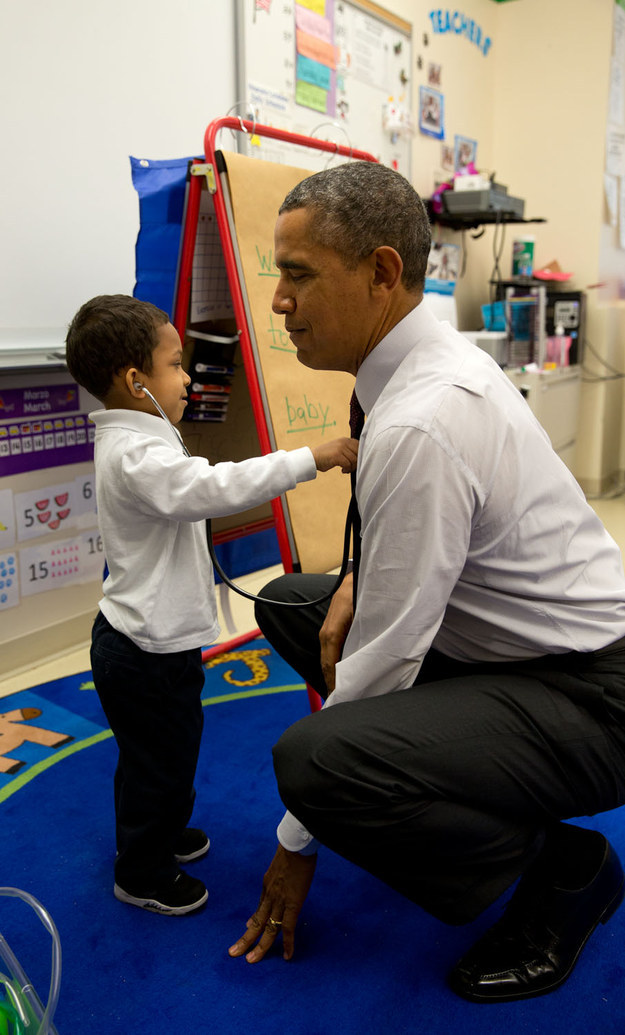 Toutes les fois où Barack Obama a été choupi au milieu d’enfants