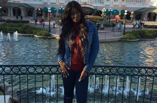 Lissa se la coule douce à Disneyland Paris