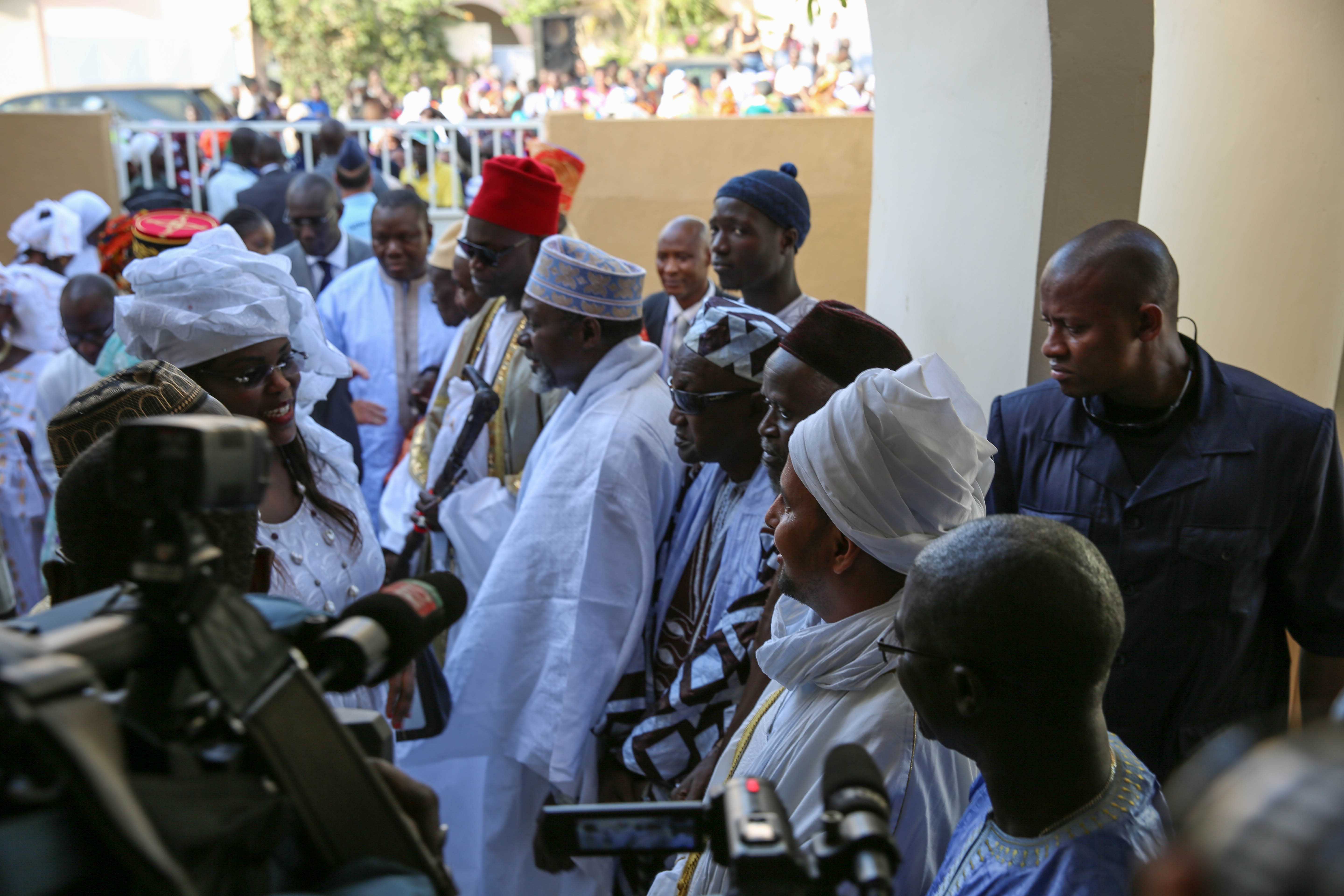 Pose de la première pierre de la maternité de Ouakam, Marième Faye Sall chaleureusement accueillie et remerciée par les populations