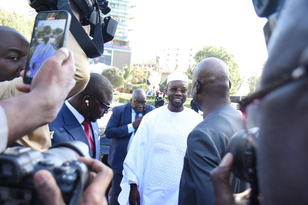 DPG: l'arrivée du Premier ministre Ousmane SONKO à l'Assemblée nationale en images (LeSoleil-sn)