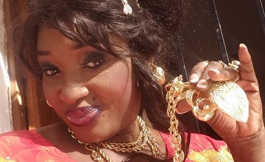 Mame Bassine Thiam devient une riche commerçante et exhibe ses parures en Or