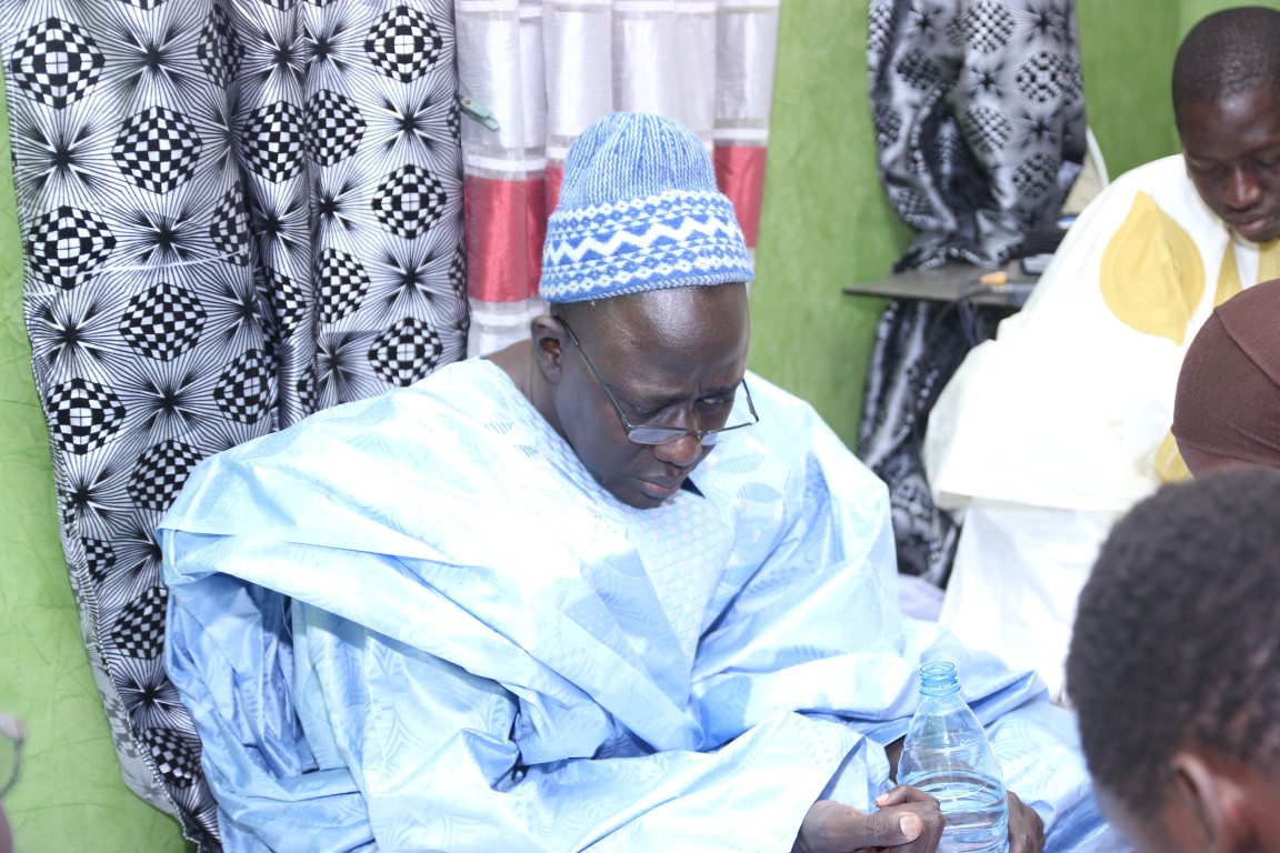 Serigne Moustapha Khassaïdes, fils de Serigne Abdourahmane Mbacké Borom Deurbi, bénit ses talibés