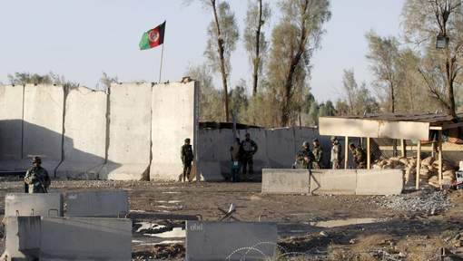 37 morts dans un aéroport assiégé par les talibans, en Afghanistan