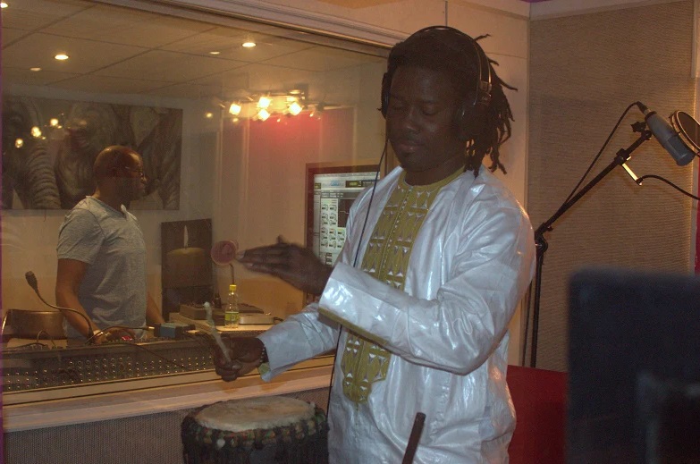 Photos - Ablaye Mbaye en studio pour la finalisation de son prochain album