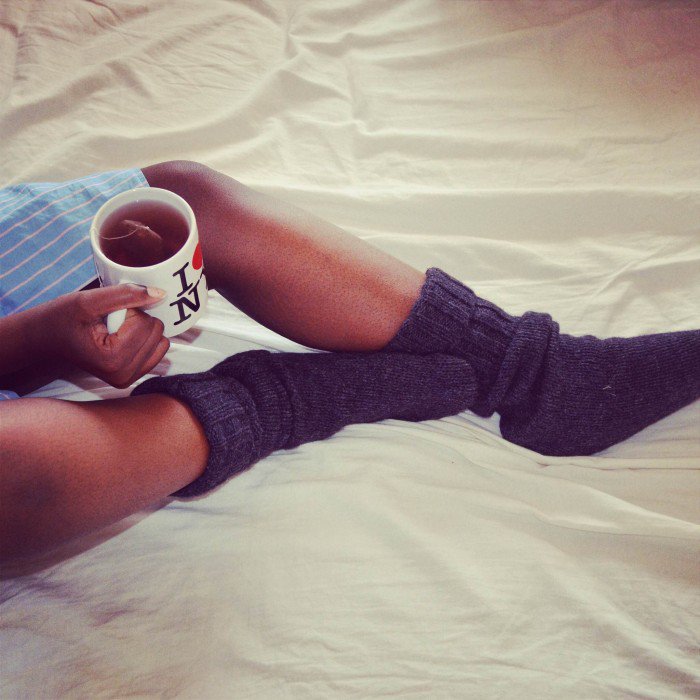 Vous êtes plutôt chaussettes sous la couette ou pieds nus ? Voici ce que cela révèle sur votre personnalité !
