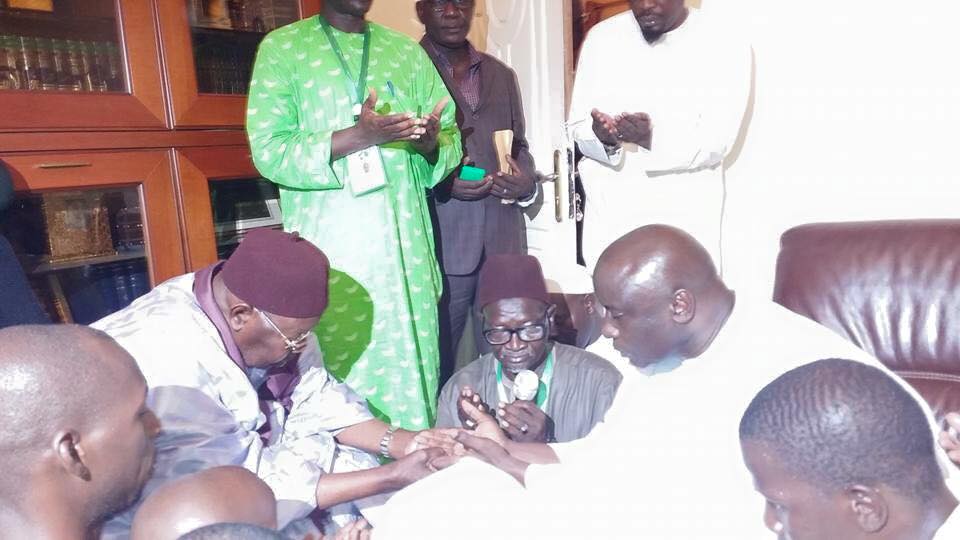 Vidéo-Visite du patron de Rewmi à Tivaouane: Ce que Serigne Abdoul Aziz Al Amine a dit à Idrissa Seck