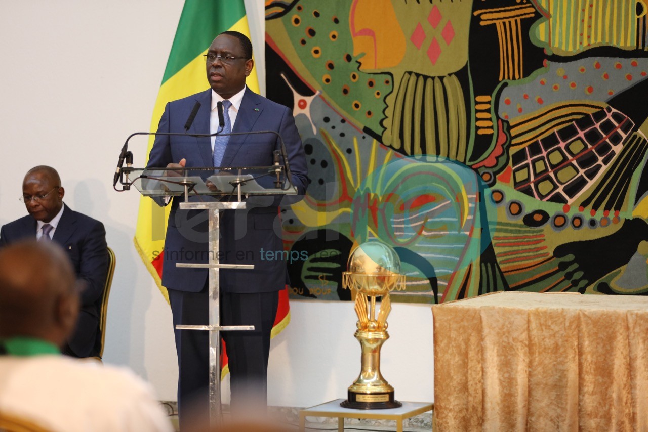 Le Président Macky Sall  reçoit (une seconde fois) les Lionnes du Basket, victorieuses de l'Afrobasket 2015