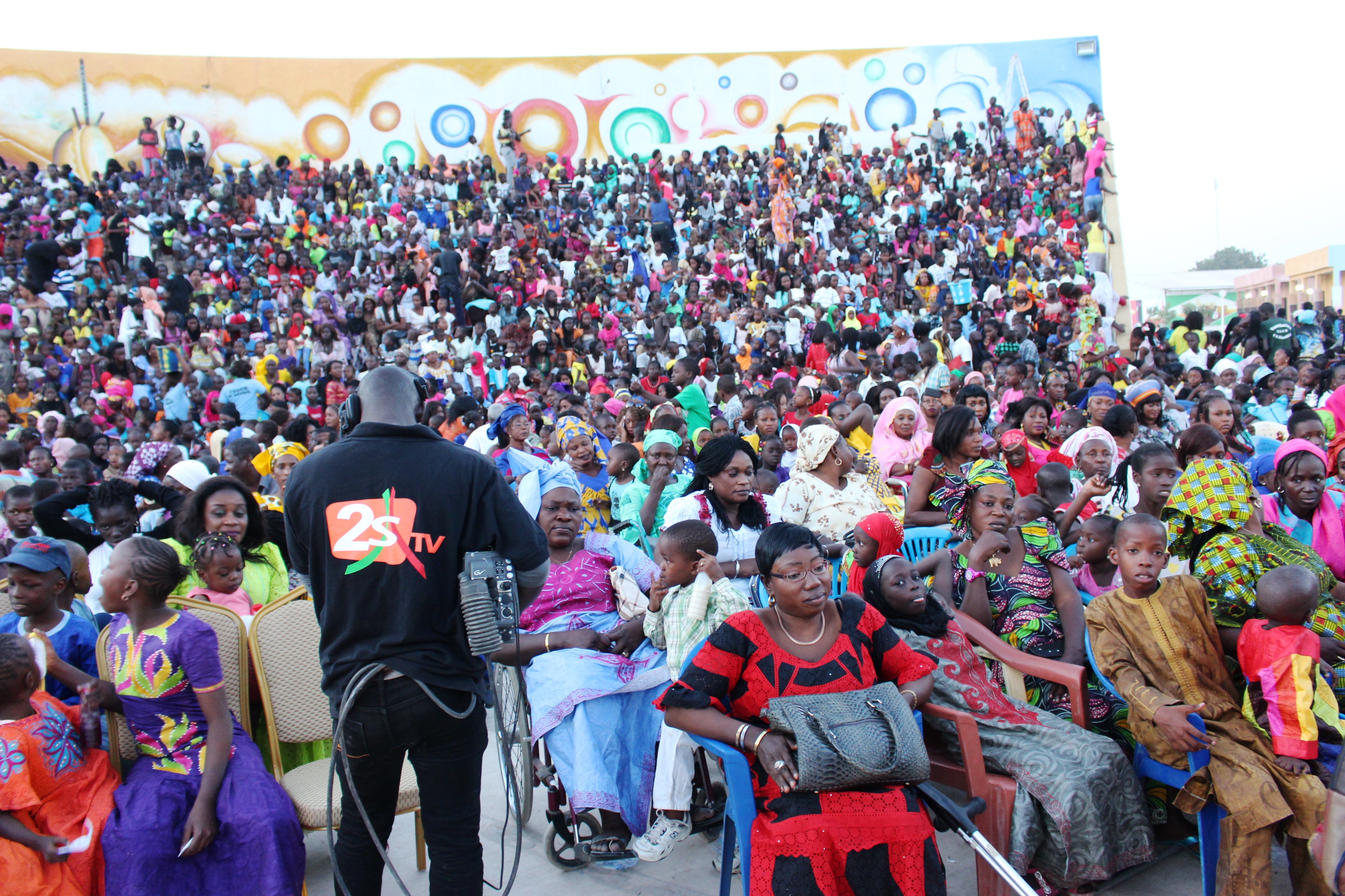 Kaolack: Yaye Fatou Diagne Mboup donne le sourire à 2500 enfants (Images)