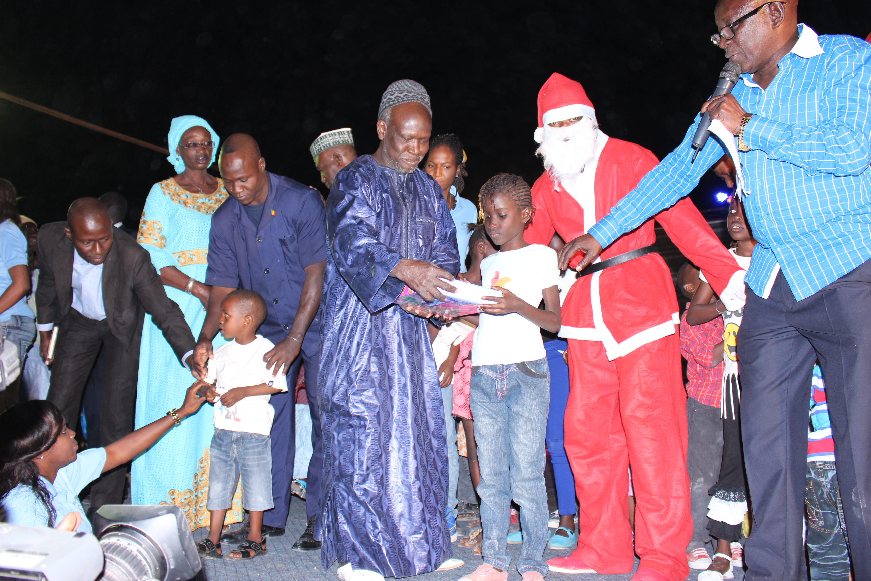 Kaolack: Yaye Fatou Diagne Mboup donne le sourire à 2500 enfants (Images)