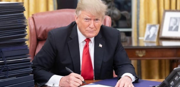 Trump annonce des droits de douane de 25%, contre tout pays achetant du pétrole vénézuélien