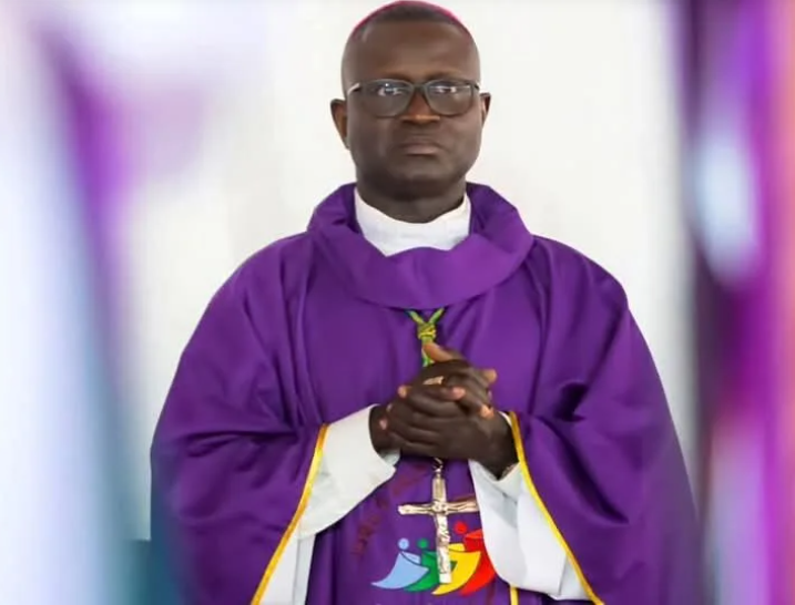 Saint-Louis : Mgr André Guèye exhorte les fidèles à la communion et à la collaboration avec le nouveau pasteur