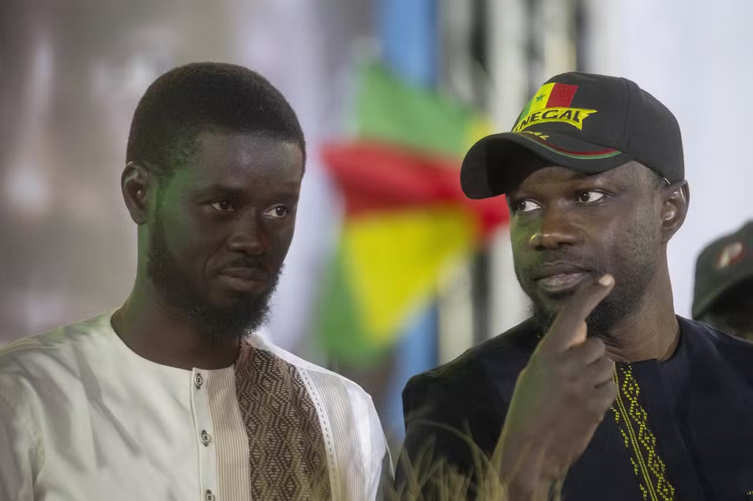 Sénégal, un an après la nouvelle alternance : RSF presse les autorités d’agir pour la survie économique des médias
