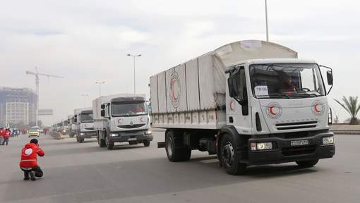 Le convoi transportant nourriture et médicaments quitte Damas pour rejoindre la ville assiégée de Madaya, le 11 janvier 2016. © afp.