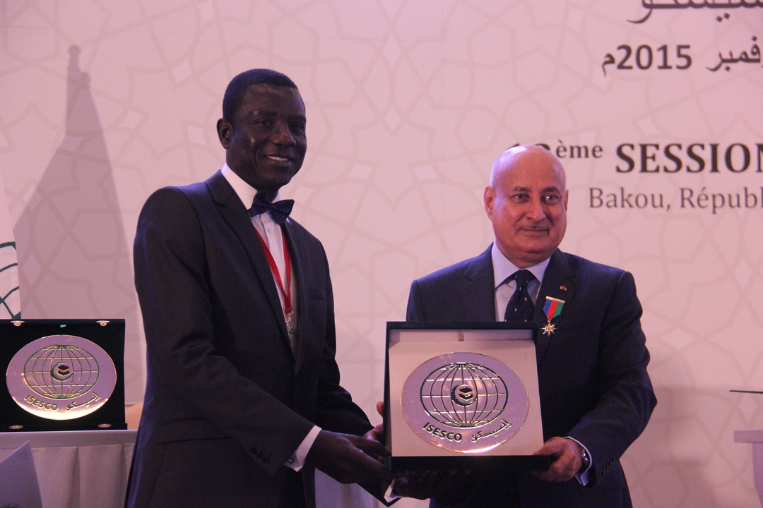 Distinction:  l’ISESCO décerne le WISSAM d’or de 1ère Classe à l’Ambassadeur Cheikhou Oumar Seck