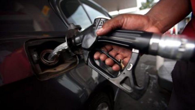 Le gouvernement abdique face à la pression : Une baisse du prix du carburant effective à partir de samedi prochain