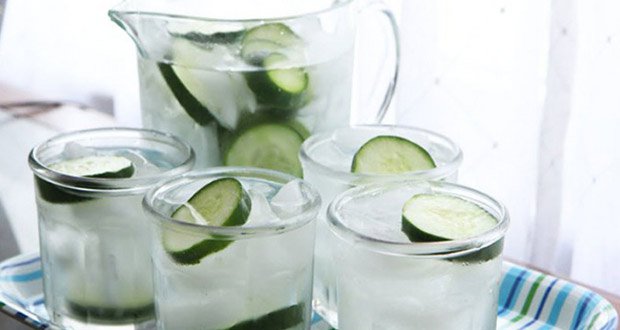 8 raisons incroyables qui vous pousseront à boire l’eau au concombre chaque jour