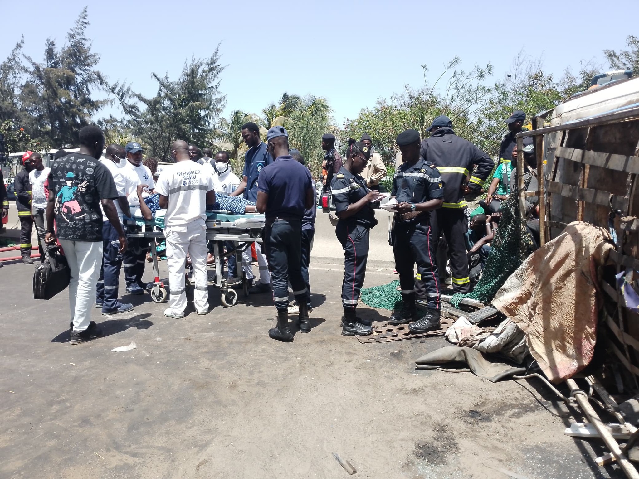 Accident sur l’autoroute : Une collision entre deux cars, fait plusieurs blessés à hauteur de l’école Seyda Mariama Niasse (Photos)