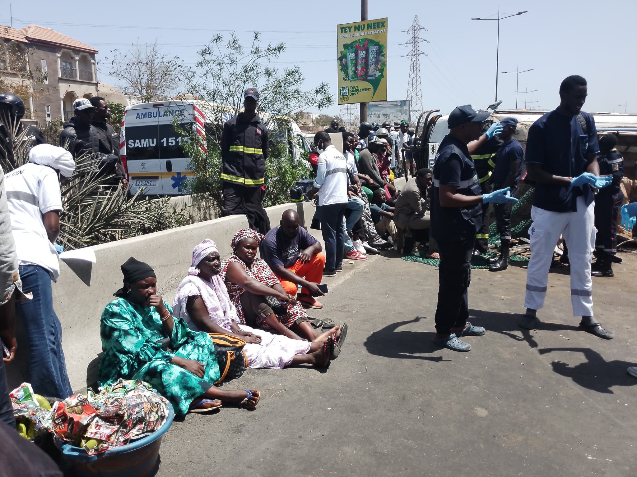 Accident sur l’autoroute : Une collision entre deux cars, fait plusieurs blessés à hauteur de l’école Seyda Mariama Niasse (Photos)