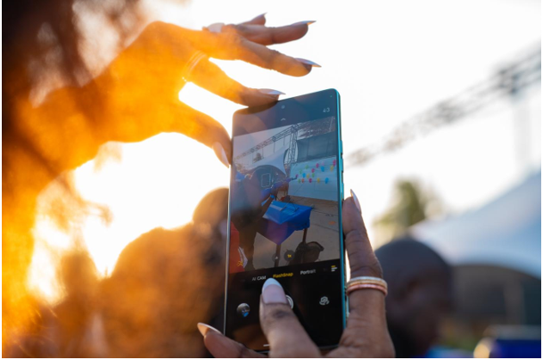 TECNO lance la série CAMON40 au Sénégal, à la Place du Souvenir