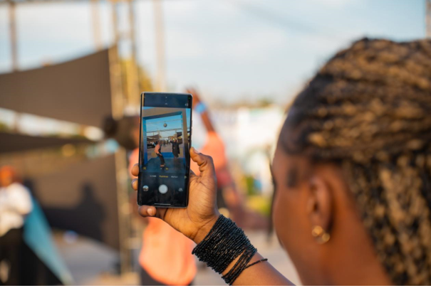 TECNO lance la série CAMON40 au Sénégal, à la Place du Souvenir