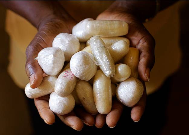 Trafic de drogue : La Sûreté urbaine arrête 2 Nigérians et un Sénégalais avec 16 boulettes et 7 pierres de cocaïne