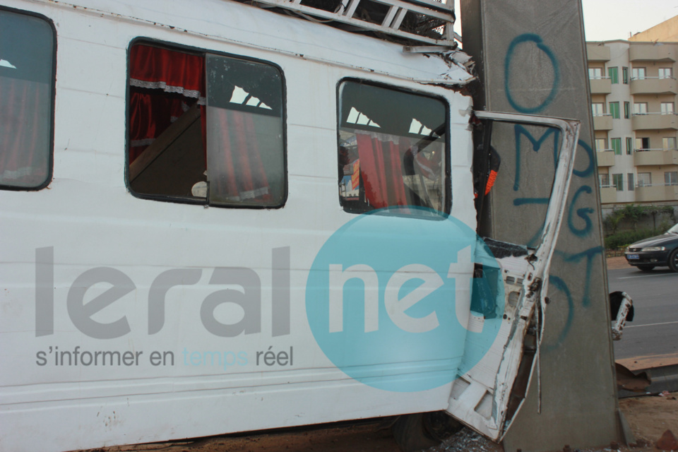 Accidents graves sur l'autoroute: L'indiscipline de deux chauffeurs de car "Ndiaga Ndiaye" fait de nombreux blessés
