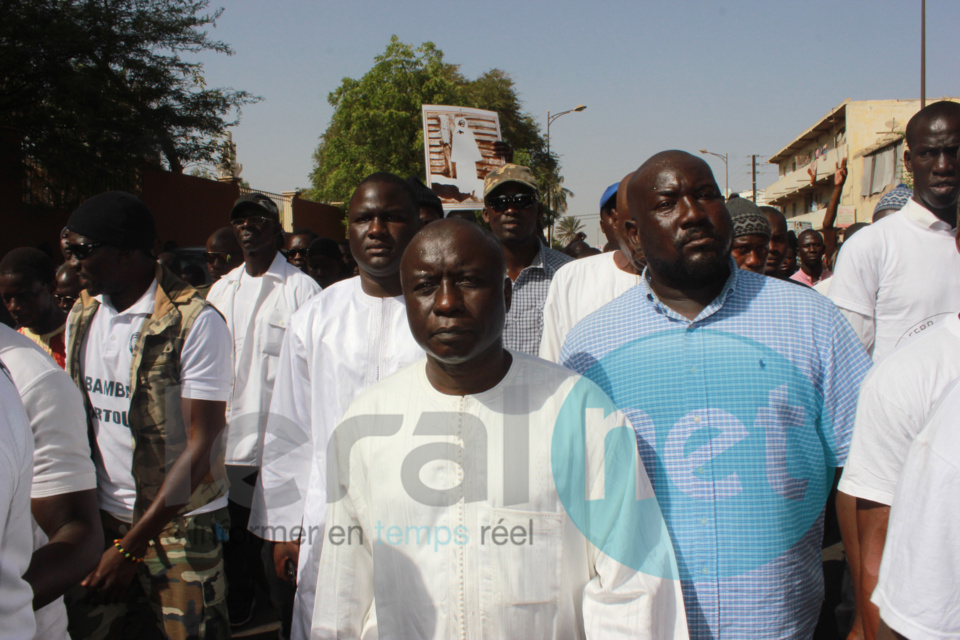 Manifestation anti-Jeune Afrique  à la mosquée Massalikul Jinane  à Dakar (images)