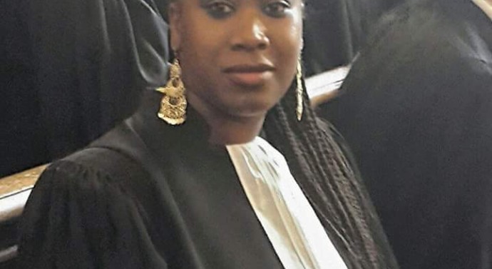 Le tribunal bloqué : Une avocate mise aux arrêts, ses confrères boudent
