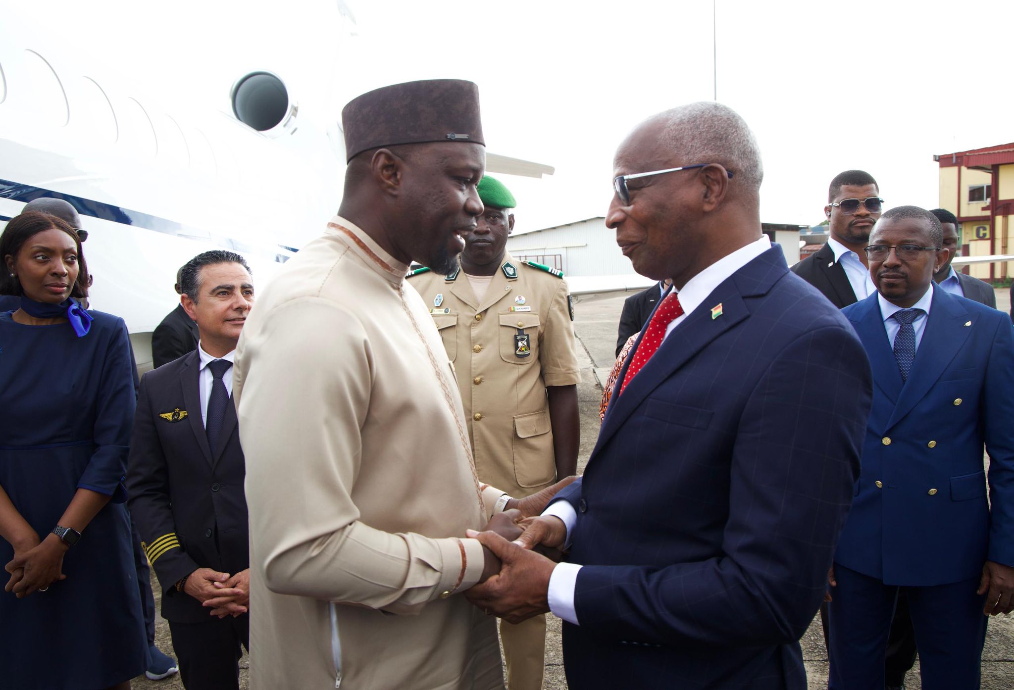 Photos : Arrivée du Premier Ministre Ousmane SONKO en République de Guinée, ce dimanche