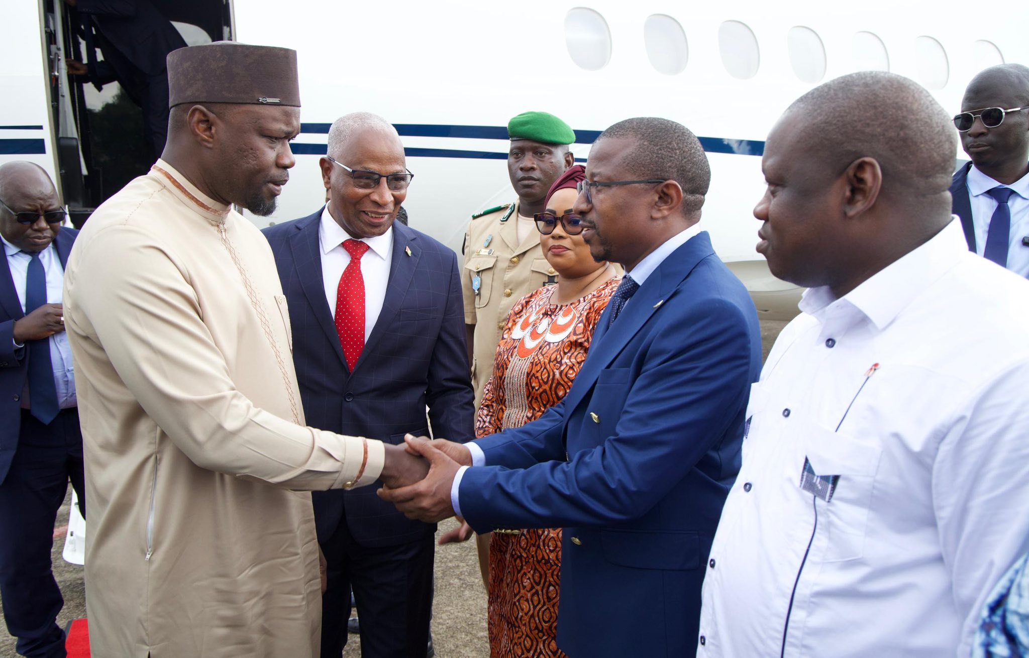 Photos : Arrivée du Premier Ministre Ousmane SONKO en République de Guinée, ce dimanche