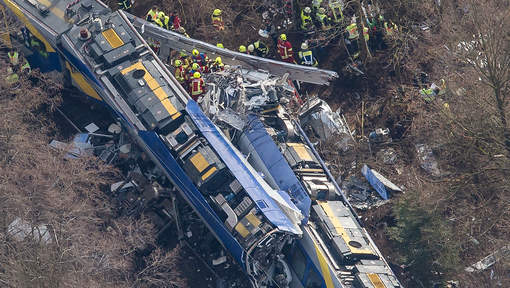 9 morts et 150 blessés dans la collision de deux trains en Allemagne