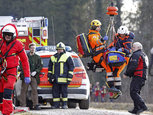 9 morts et 150 blessés dans la collision de deux trains en Allemagne
