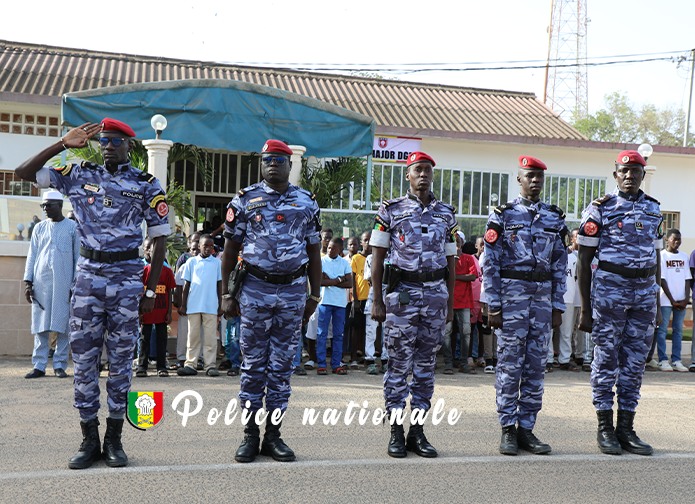 Thiès : La Police et les écoliers réunis autour des couleurs nationales