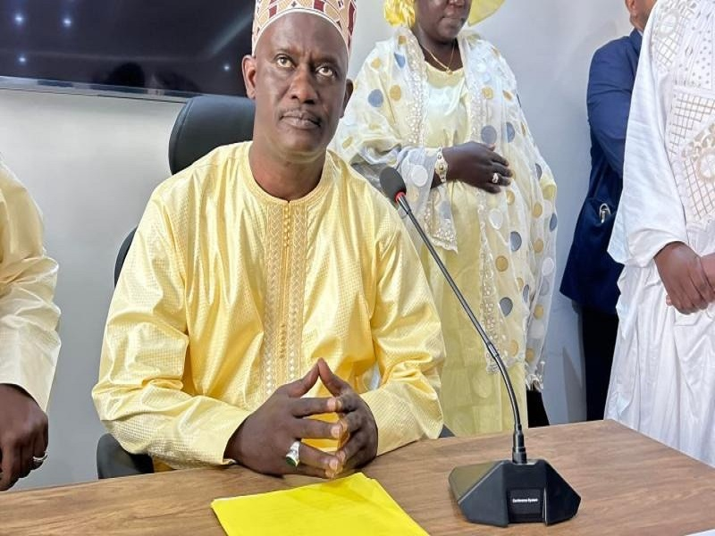 Affaire ONAS : Dr. Cheikh Dieng se présente au tribunal avec une pile de documents, son procès renvoyé au 24 septembre