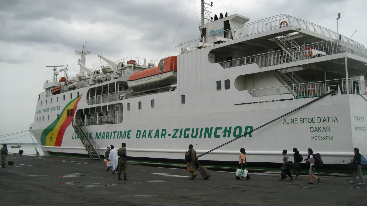 Suspension du navire Aline Sitoé Diatta : Réaménagement temporaire du transport maritime en Casamance