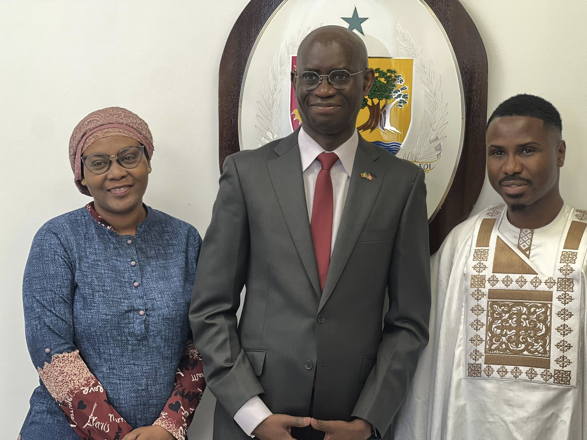 Photos : Le brillant artiste sénégalais Dip Doundou Guiss, figure emblématique de la scène musicale sénégalaise, accueilli à l’Ambassade du Sénégal au Canada