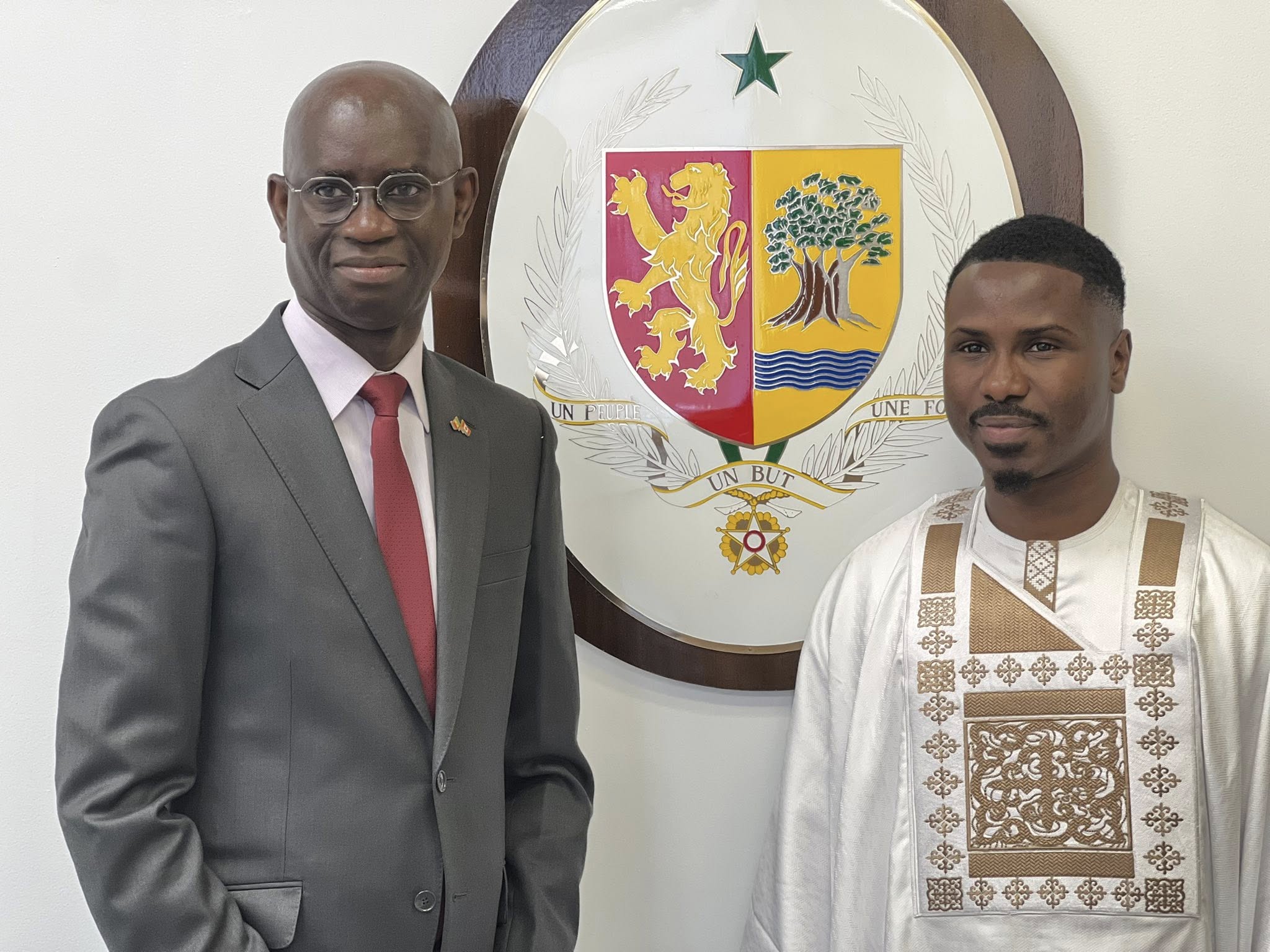 Photos : Le brillant artiste sénégalais Dip Doundou Guiss, figure emblématique de la scène musicale sénégalaise, accueilli à l’Ambassade du Sénégal au Canada