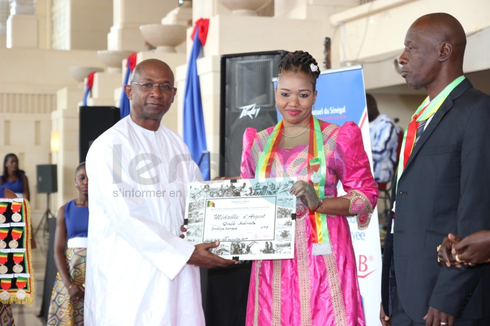 Les images de la cérémonie de remise de médaille de agents du Crédit mutuel du Sénégal