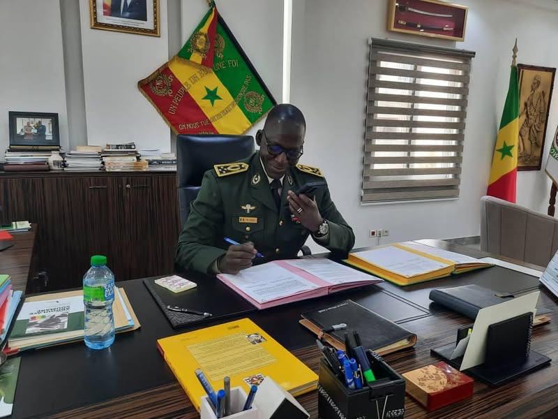 Photos/ Partenariat militaire : le général Mbaye Cissé en Échange téléphonique avec son homologue français