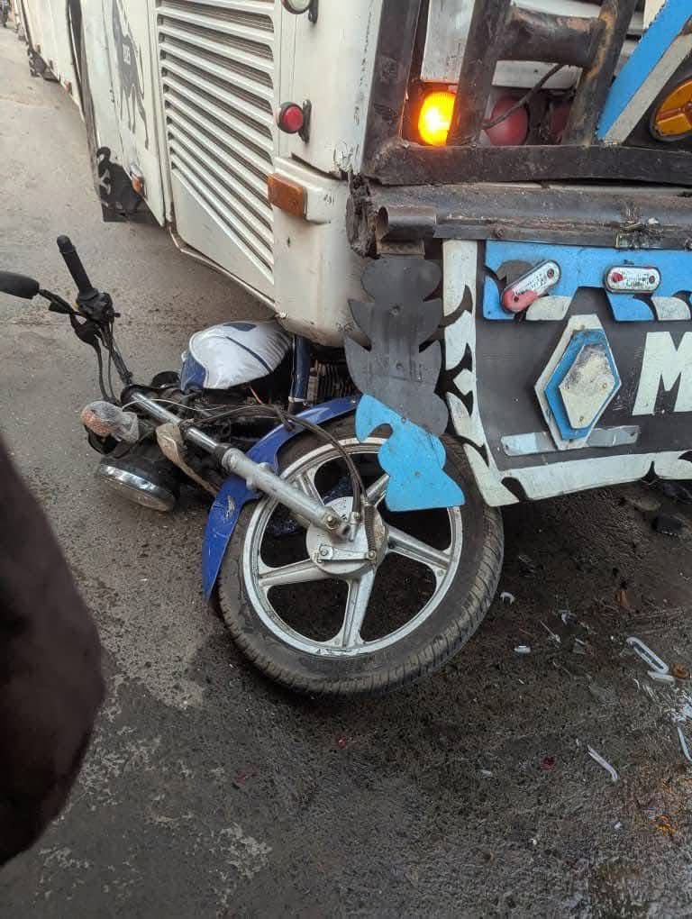 Drame à Castors : Un mort et plusieurs blessés dans un accident impliquant un car "Ndiaga Ndiaye" (Photos)