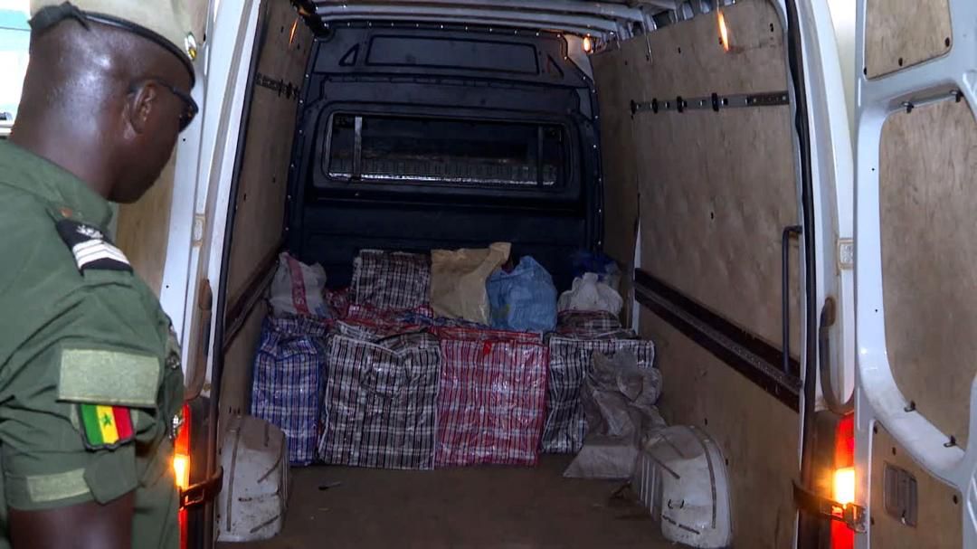 Cité Noflaye de Rufisque : Une opération combinée des Douanes sénégalaises et de la Gendarmerie nationale, a abouti à la saisie de 643 paquets de cocaïne, ce lundi