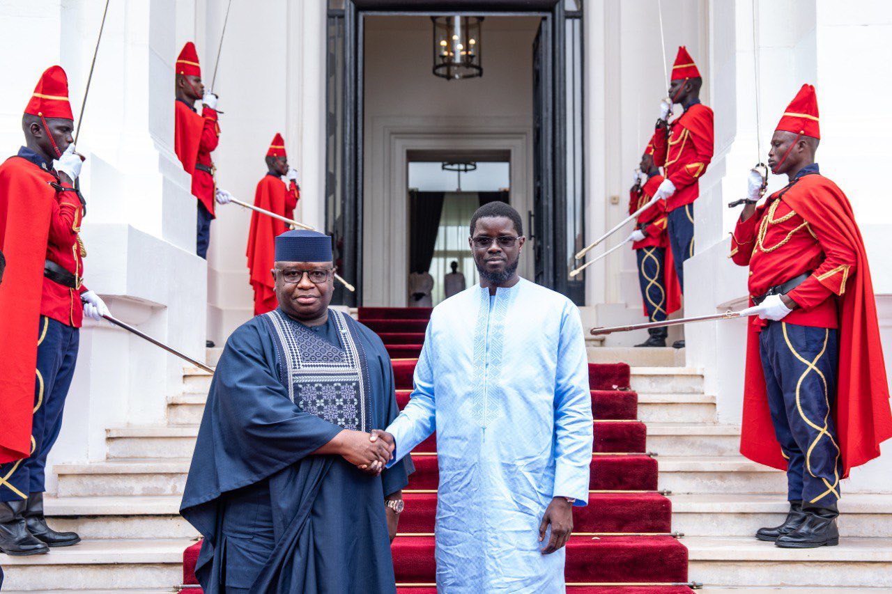 Le président de la République reçoit Julius Maada Bio, président en exercice de la CEDEAO, pour une visite de travail au Sénégal