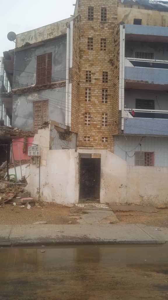 Près de la Mairie de Golf sud à Guédiawaye : Des populations alertent sur les risques d’effondrement total de la villa 78
