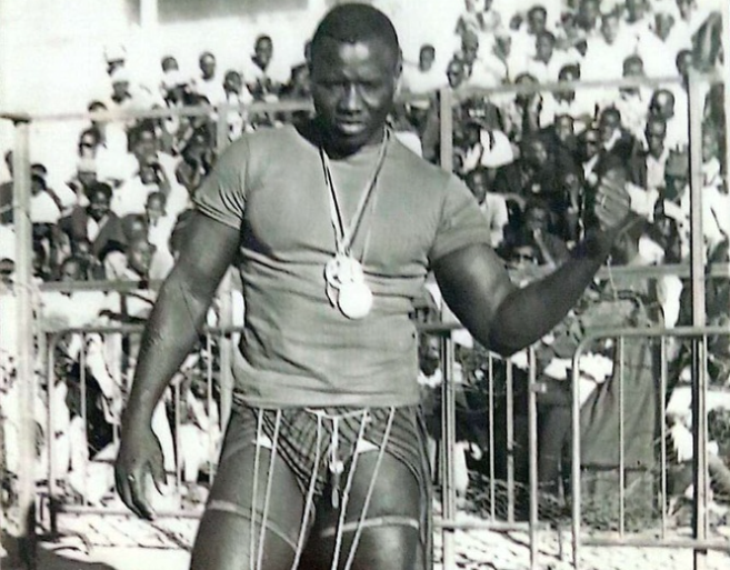 Hommage à Mohamed Ndiaye “ROBERT DIOUF”: La légende de la lutte tire sa révérence à 83 ans