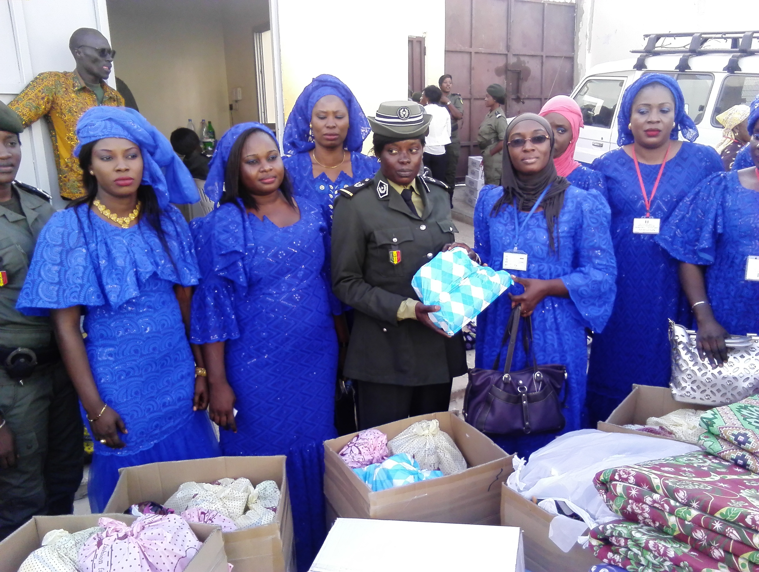 Célébration du 08 mars : Les femmes du ministère de la Justice offrent un don de 2 millions FCfa en matériels à la Mac de Liberté 6